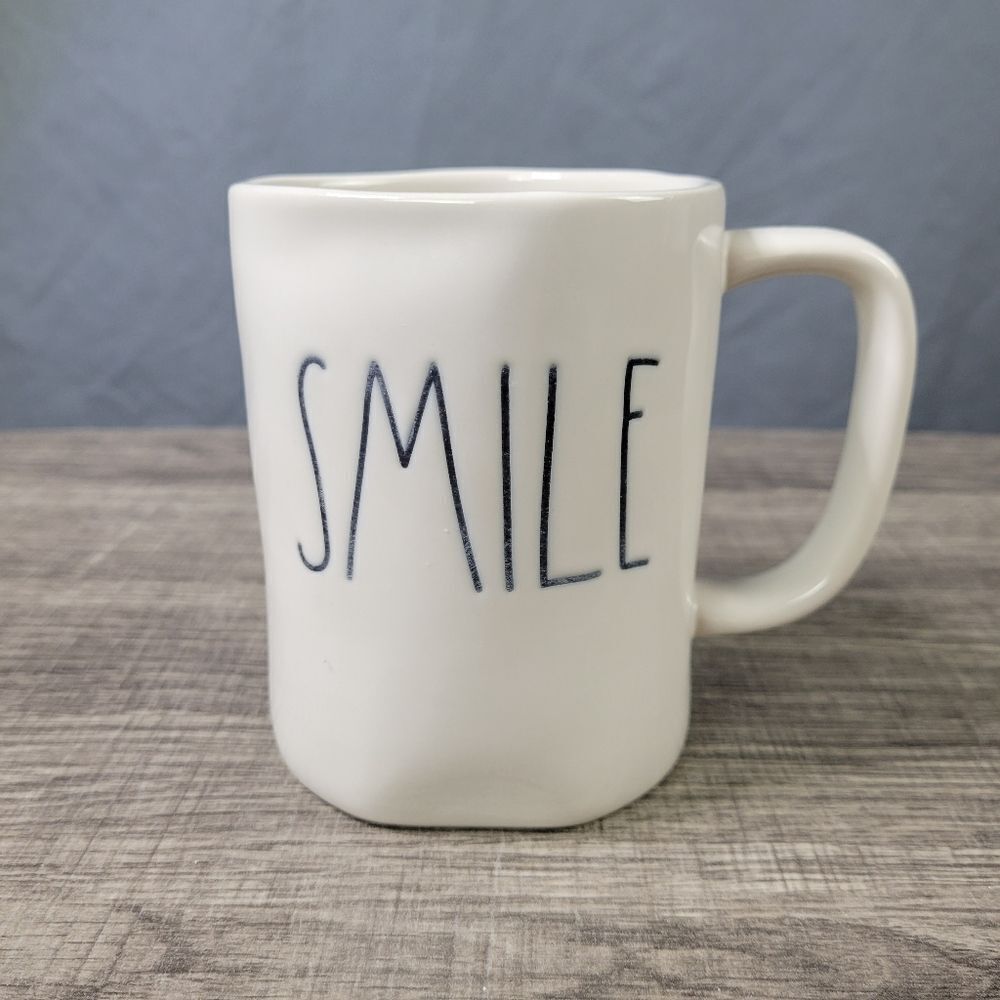 Rae Dunn Artisan Collection Smile Mug‎
